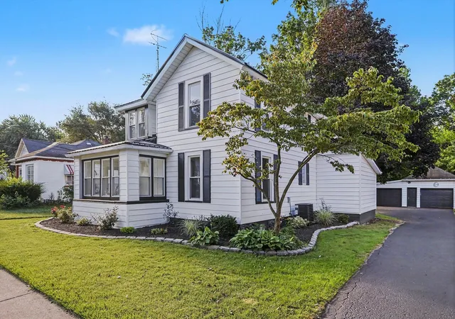 Photo 2 of Single family home for sale at 105 W Telegraph, Dowagiac, MI 49047 | MLS# 70554802 | Listing updated on 2026-09-14