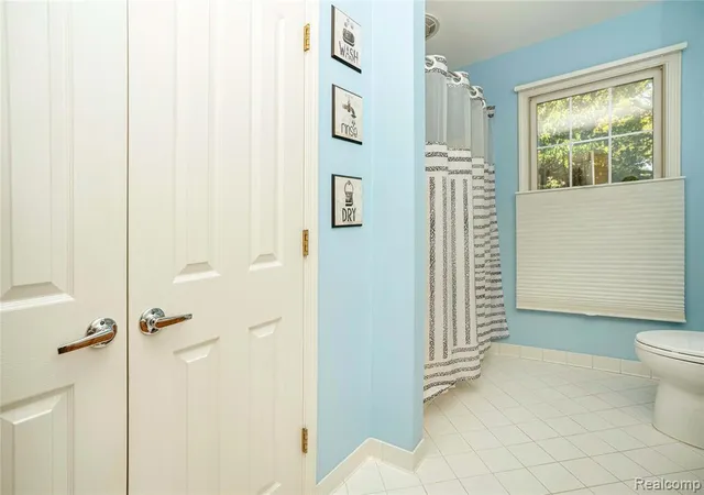 33rd image of 4987 Arbor Ct, West Bloomfield, MI 48324 | MLS# 61021968