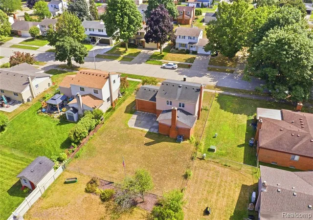 Photo 2 of Sale Pending at 39192 Howell St, Livonia, MI 48154 4717 | MLS# 61024072 | Listing updated on 2026-08-31