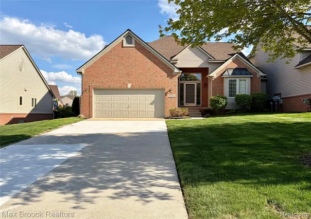 Homes for sale in Commerce Township, MI | 6166 Lochmore Dr, Commerce Township, MI 48382 | MLS# 61002895