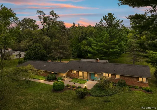 Photo 1 of Sale Pending at 32750 Romsey Rd, Franklin, MI 48025 | MLS# 61020651 | Listing updated on 2026-09-01