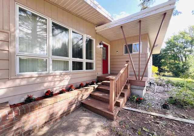 Photo 2 of Single family home for sale at 5121 Crosby Rd, Cadillac, MI 49601 | MLS# 80072889 | Listing updated on 2026-09-16