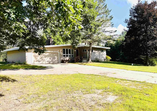 Photo 3 of Single family home for sale at 5121 Crosby Rd, Cadillac, MI 49601 | MLS# 80072889 | Listing updated on 2026-09-27