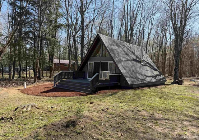 Homes for sale in Munising, MI | N3443 16 Mile Lake Rd, Munising, MI 49862 | MLS# 50207988