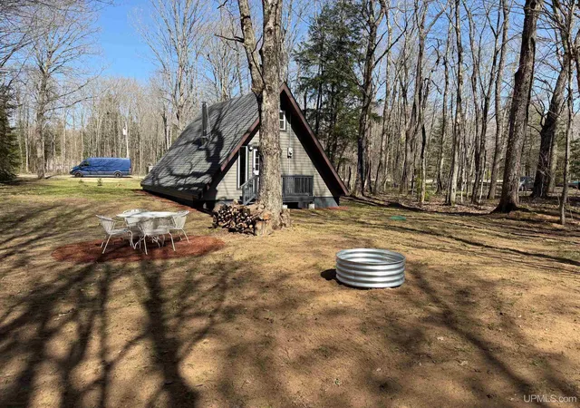 Homes for sale in Munising, MI | N3443 16 Mile Lake Rd, Munising, MI 49862 | MLS# 50207988