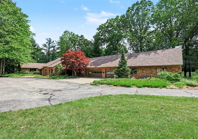 3rd image of 4191 E Fruitport Rd, Fruitport, MI 49415 | MLS# 70541095