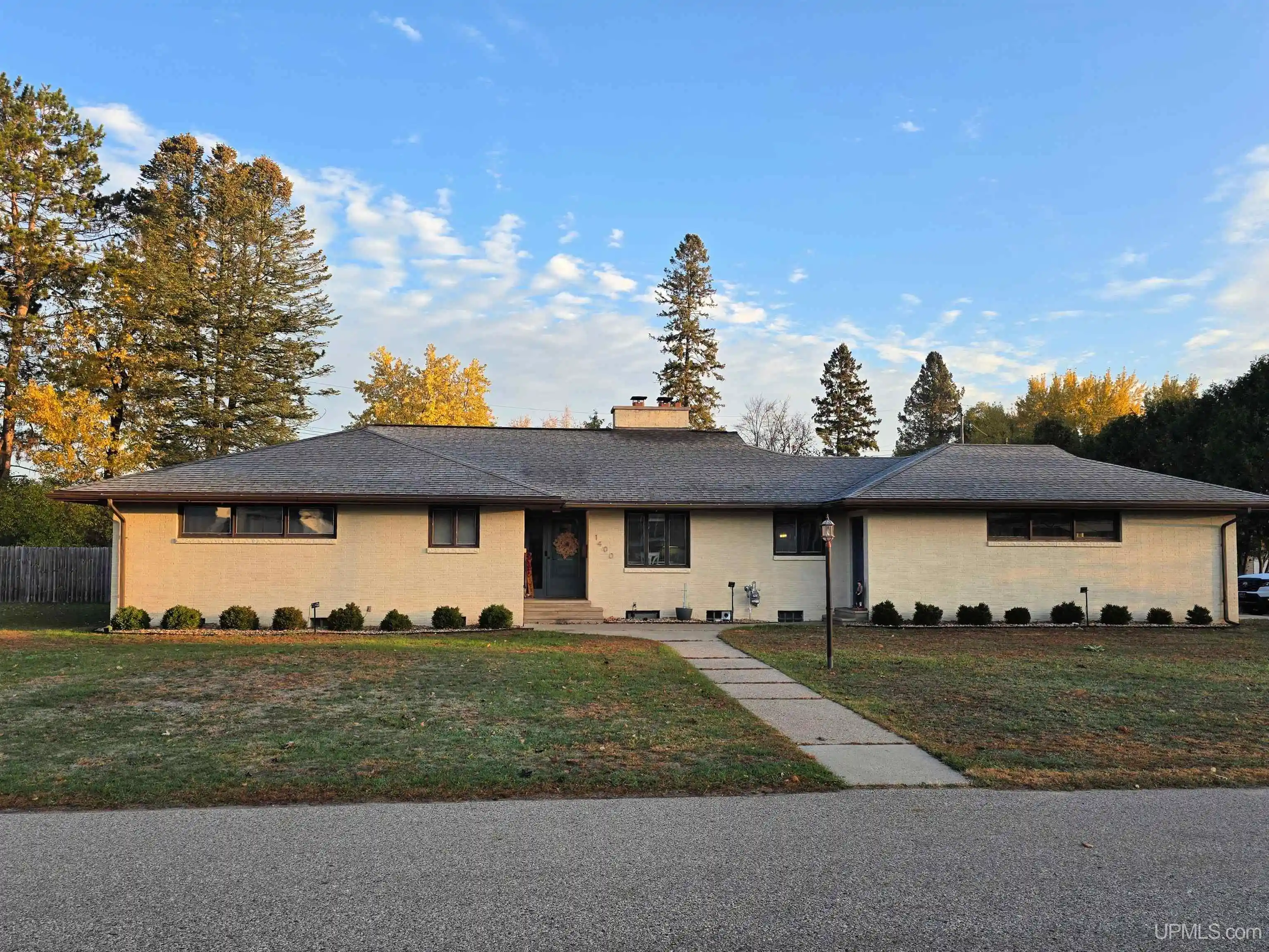 Photo 1 of Single family home for sale at 1400 W B St, Iron Mountain, MI 49801 | MLS# 50225497 | Listing updated on 2026-10-21
