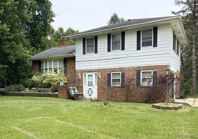 1st image of 5881 Rowland Pine Ct, Howell, MI 48843 9833 | MLS# 61024161