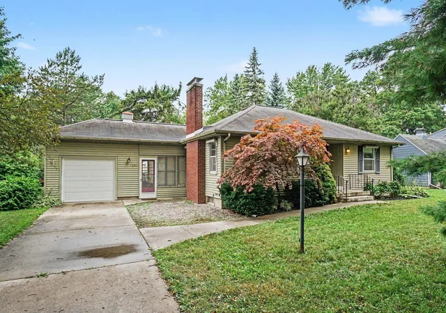 2nd image of 1693 Passolt St, Saginaw, MI 48638 | MLS# 50218226