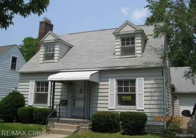 Single Family Residence at 1356 W Troy St, Ferndale, MI 48220 | MLS# 20544657 | | Sold on 2011-09-21