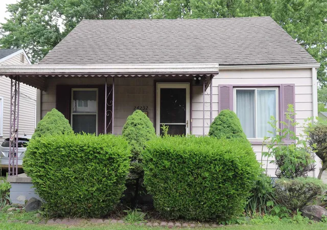 Homes for sale in Eastpointe, MI | 24252 Tuscany St, Eastpointe, MI 48021 | MLS# 50210943