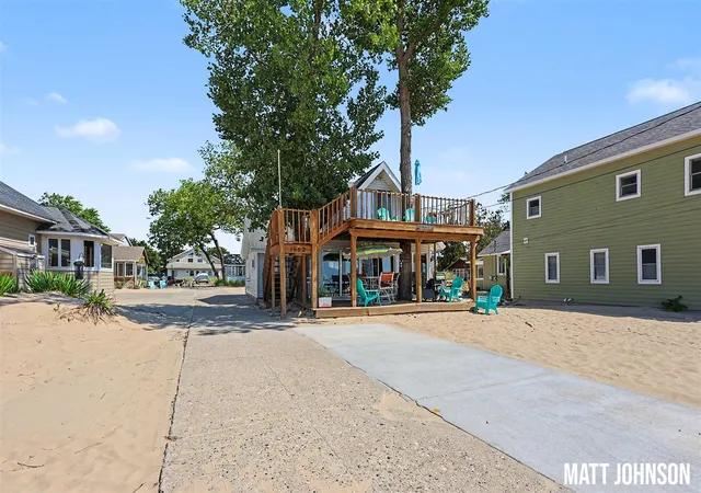 Photo 2 of Single family home for sale at 1682 Beach St, Muskegon, MI 49441 | MLS# 70555493 | Listing updated on 2026-08-30