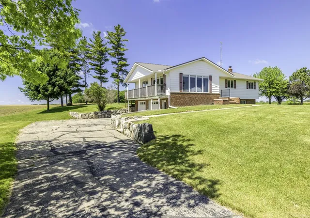 Homes for sale in Deckerville, MI | 2481 N Ruth Rd, Deckerville, MI 48427 | MLS# 50210993