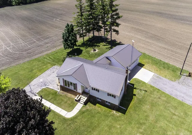 Homes for sale in Deckerville, MI | 2481 N Ruth Rd, Deckerville, MI 48427 | MLS# 50210993