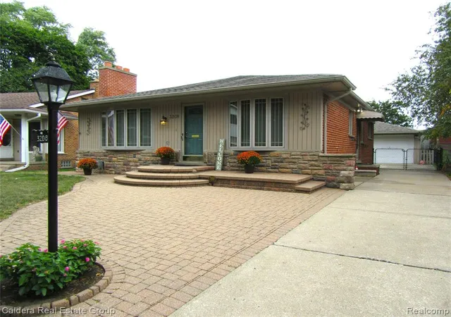 Photo 2 of Single family home for sale at 3208 Glenview Ave, Royal Oak, MI 48073 2350 | MLS# 61024140 | Listing updated on 2026-09-15