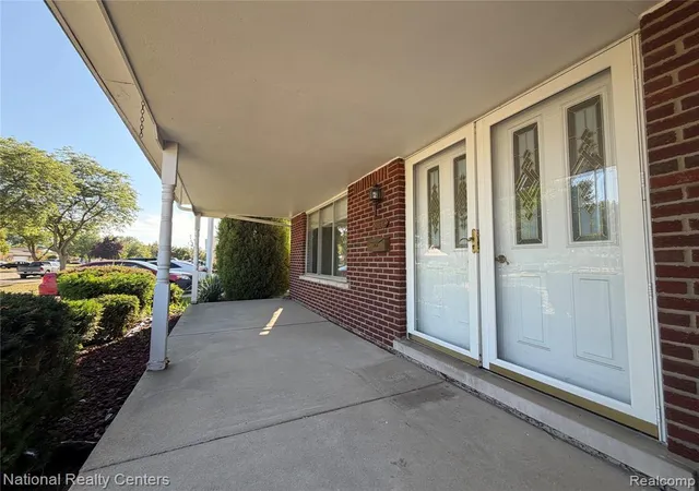 Photo 2 of Sale Pending at 3650 Byrd Dr, Sterling Heights, MI 48310 6109 | MLS# 61024529 | Listing updated on 2026-08-31