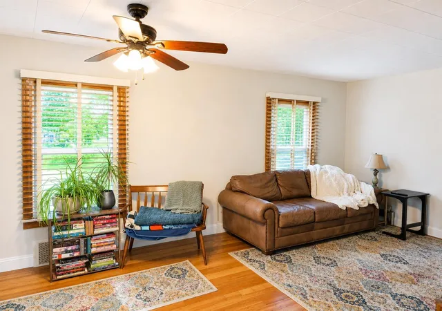 Photo 2 of Single family home for sale at 2100 Pompey St, Waterford, MI 48327 | MLS# 50220090 | Listing updated on 2026-09-12