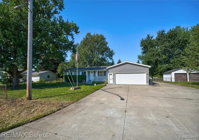Photo 2 of Single family home for sale at 2122 Hillsdale Dr, Davison, MI 48423 2308 | MLS# 61025932 | Listing updated on 2026-09-10