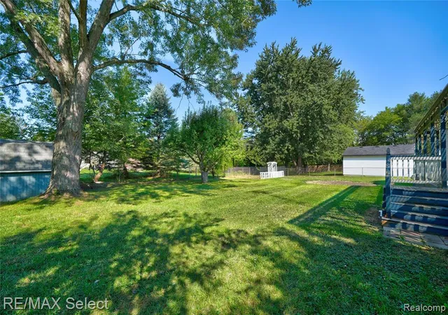 Photo 3 of Sale Pending at 2122 Hillsdale Dr, Davison, MI 48423 2308 | MLS# 61025932 | Listing updated on 2026-09-17