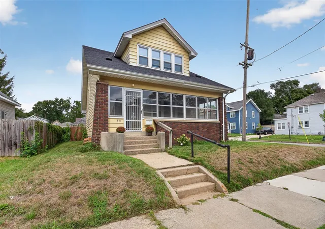Photo 1 of Single family home for sale at 841 Adams St, Grand Rapids, MI 49507 | MLS# 70551529 | Listing updated on 2026-08-20