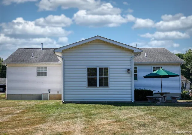 Photo 2 of Sale Pending at 1221 Windsor St, Grand Blanc, MI 48507 4273 | MLS# 61016593 | Listing updated on 2026-08-27