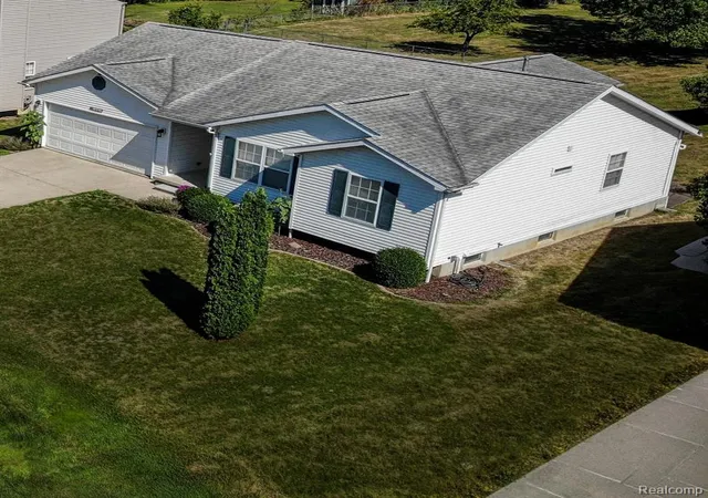 Photo 4 of Sale Pending at 1221 Windsor St, Grand Blanc, MI 48507 4273 | MLS# 61016593 | Listing updated on 2026-08-27