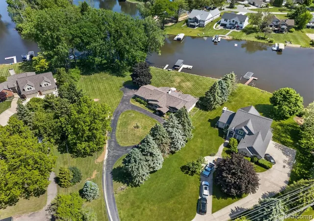 Homes for sale in Commerce Township, MI | 3860 E Commerce Rd, Commerce Township, MI 48382 | MLS# 60997639
