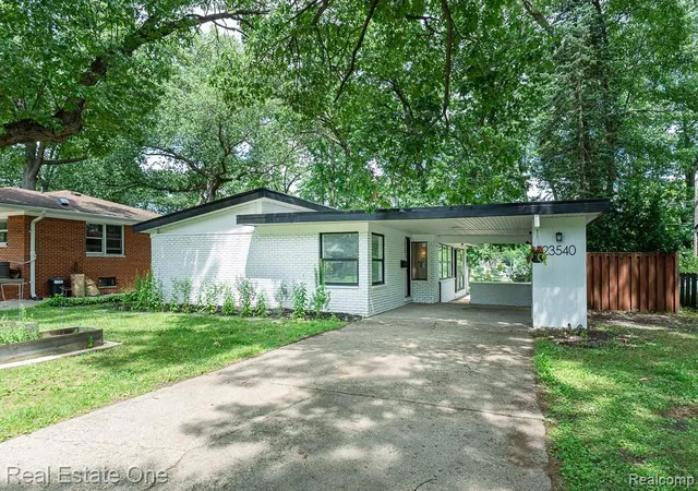 Homes for sale in Oak Park, MI | 23540 Majestic, Oak Park, MI 48237 | MLS# 61005133