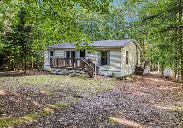 Photo 3 of Single family home for sale at 6454 W Beech St, Ludington, MI 49431 | MLS# 70490162 | Listing updated on 2025-10-18