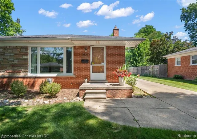 Homes for sale in Birmingham, MI | 1527 Hazel St, Birmingham, MI 48009 | MLS# 61008724