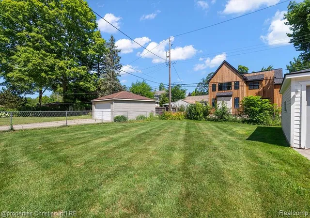 Homes for sale in Birmingham, MI | 1527 Hazel St, Birmingham, MI 48009 | MLS# 61008724