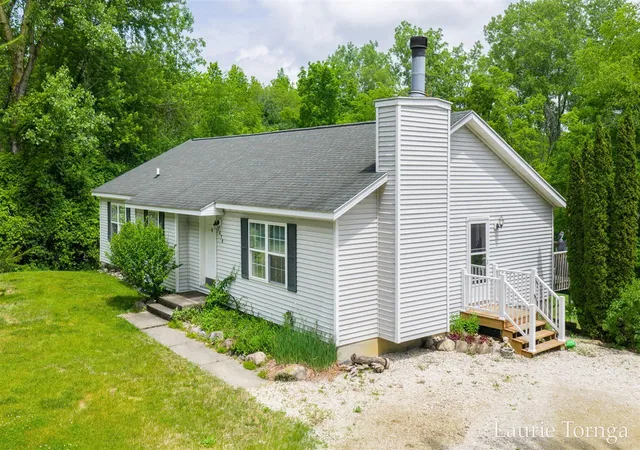 Photo 2 of Single family home for sale at 2670 Grand River Dr, Grand Rapids, MI 49525 | MLS# 70539959 | Listing updated on 2026-09-08