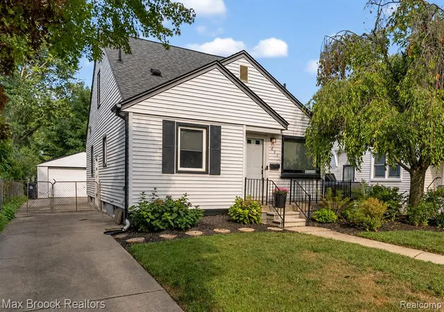 Photo 1 of Single family home for sale at 807 N Vermont Ave, Royal Oak, MI 48067 2023 | MLS# 61024537 | Listing updated on 2026-10-06