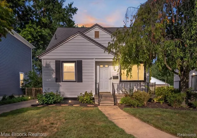 Photo 2 of Single family home for sale at 807 N Vermont Ave, Royal Oak, MI 48067 2023 | MLS# 61024537 | Listing updated on 2026-10-06