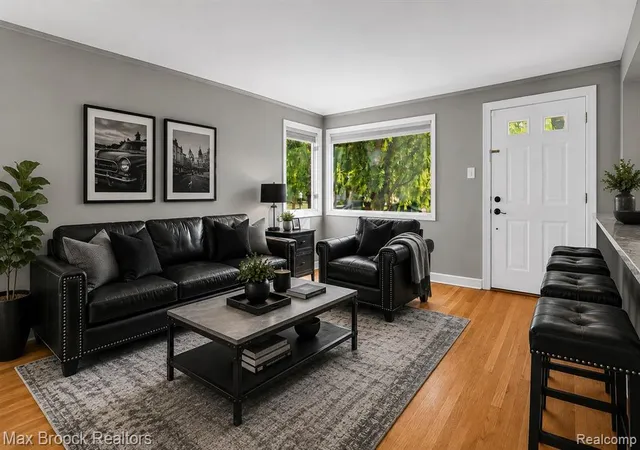 Photo 3 of Single family home for sale at 807 N Vermont Ave, Royal Oak, MI 48067 2023 | MLS# 61024537 | Listing updated on 2026-10-06