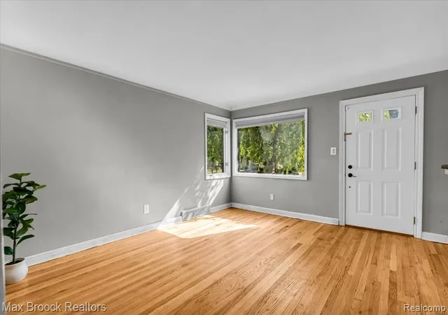 Photo 3 of Single family home for sale at 807 N Vermont Ave, Royal Oak, MI 48067 2023 | MLS# 61024537 | Listing updated on 2026-10-10