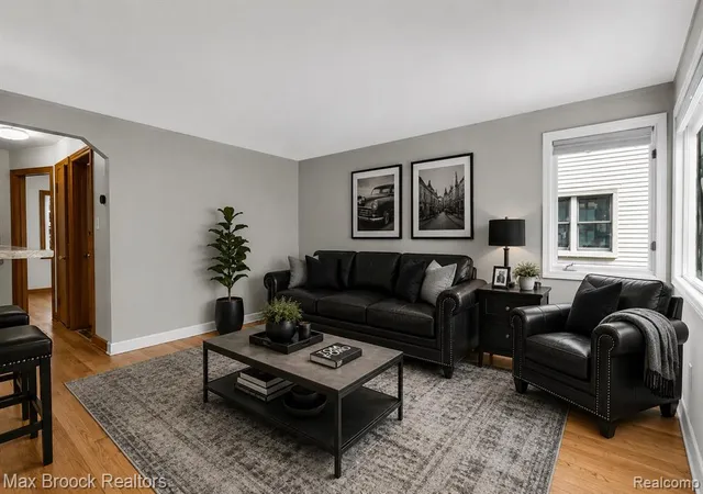 Photo 4 of Single family home for sale at 807 N Vermont Ave, Royal Oak, MI 48067 2023 | MLS# 61024537 | Listing updated on 2026-10-10