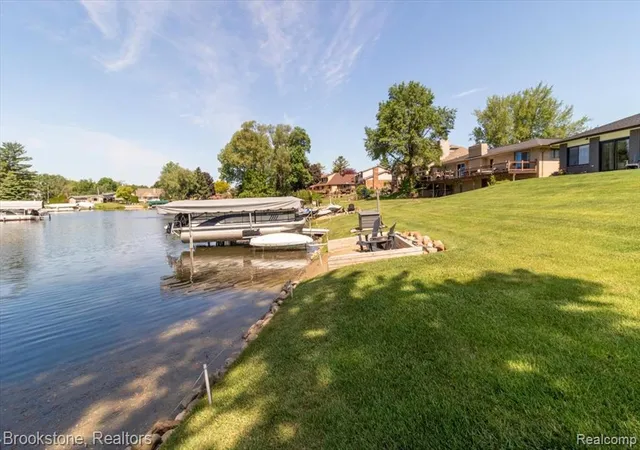 Homes for sale in Highland, MI | 3378 Kingsway Dr, Highland, MI 48356 | MLS# 60998306