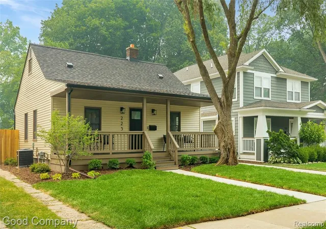 2nd image of 223 N Alexander Ave, Royal Oak, MI 48067 | MLS# 61013200