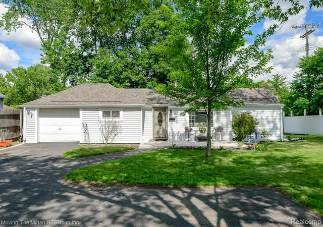 Homes for sale in Belleville, MI | 30 Wexford Ave, Belleville, MI 48111 | MLS# 61005540