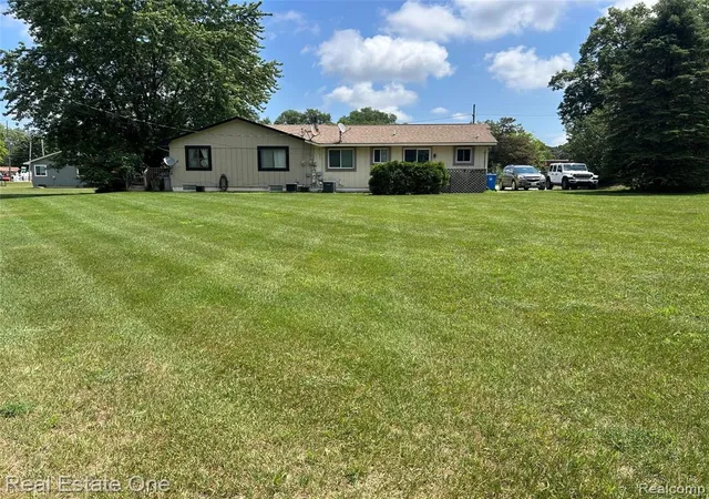 Photo 3 of Sale Pending at 2659 Benstein Rd, Commerce Township, MI 48390 | MLS# 61010321 | Listing updated on 2026-07-29