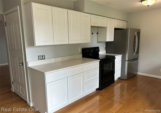 Photo 4 of Sale Pending at 2659 Benstein Rd, Commerce Township, MI 48390 | MLS# 61010321 | Listing updated on 2026-07-29