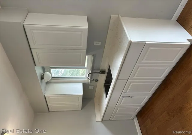 Photo 5 of Sale Pending at 2659 Benstein Rd, Commerce Township, MI 48390 | MLS# 61010321 | Listing updated on 2026-07-29