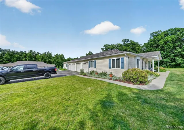 Homes for sale in Grand Blanc, MI | 9543 Parkwood Drive, Grand Blanc, MI 48439 7337 | Houzeo