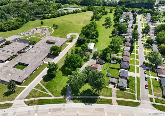 Photo 3 of Single family home for sale at 1684 Baldwin Ave, Pontiac, MI 48340 1114 | MLS# 61002163 | Listing updated on 2026-09-13