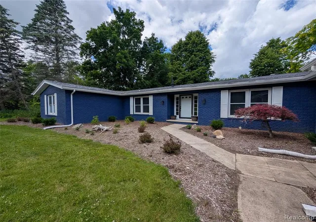 Homes for sale in Grand Blanc, MI | 6353 Perry Rd, Grand Blanc, MI 48439 | MLS# 60974819