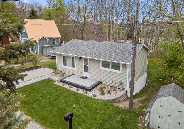 Homes for sale in Brooklyn, MI | 2037 Lakeview Dr, Brooklyn, MI 49230 | MLS# 70529277