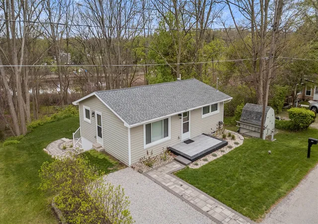 Homes for sale in Brooklyn, MI | 2037 Lakeview Dr, Brooklyn, MI 49230 | MLS# 70529277