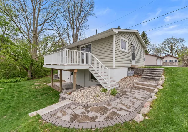 Homes for sale in Brooklyn, MI | 2037 Lakeview Dr, Brooklyn, MI 49230 | MLS# 70529277