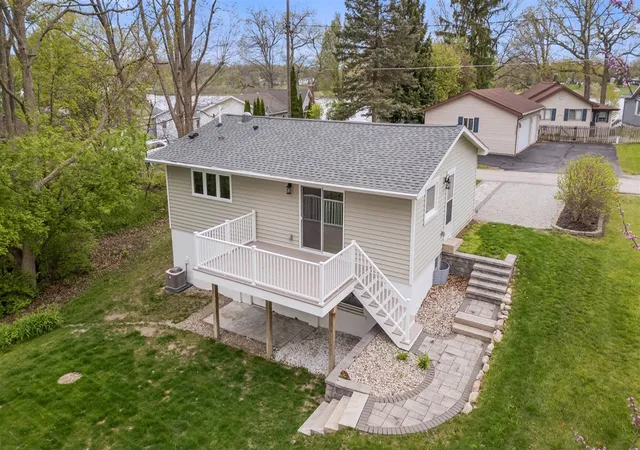 Homes for sale in Brooklyn, MI | 2037 Lakeview Dr, Brooklyn, MI 49230 | MLS# 70529277